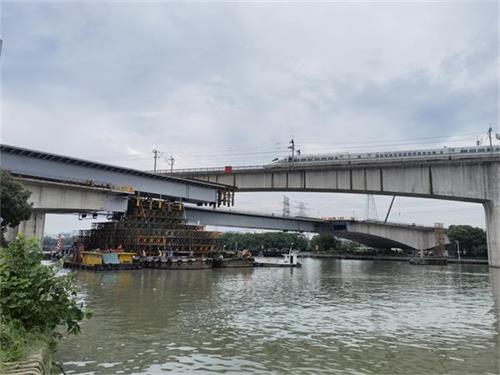 杭州余杭区1800吨钢箱梁浮托法跨运河（680米）工程
